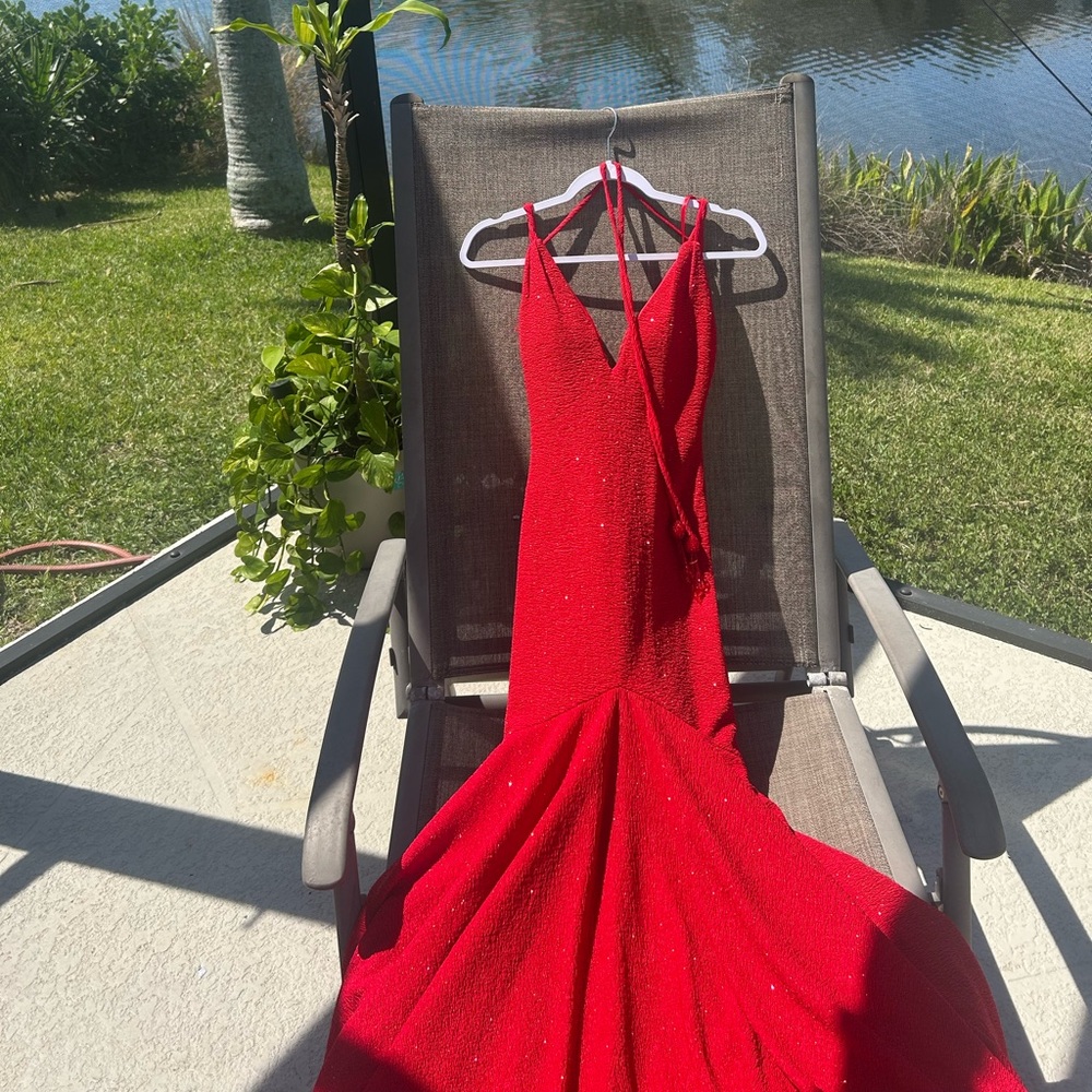 Elegant crimson red Jovani prom gown  NWOT and never worn  Size 00